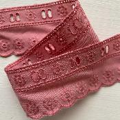 Broderie anglaise ajoure rose
