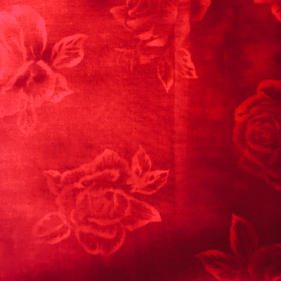 Tissu roses rouges fondues