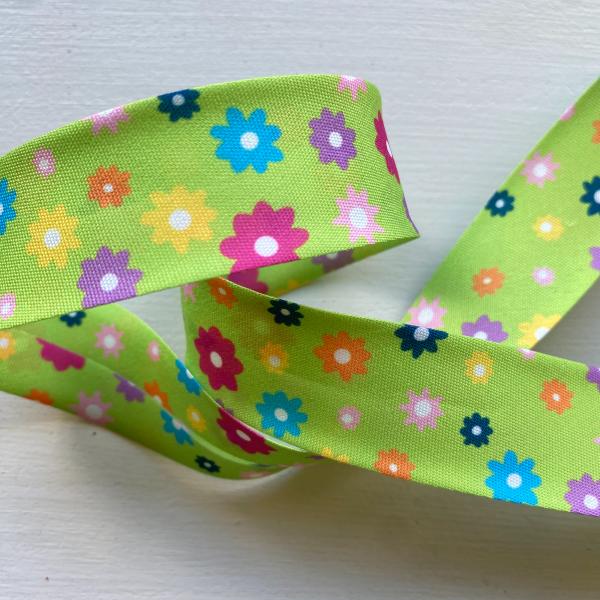 Biais Fleurettes sur fond vert