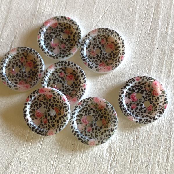 Bouton moucheté noir avec des roses