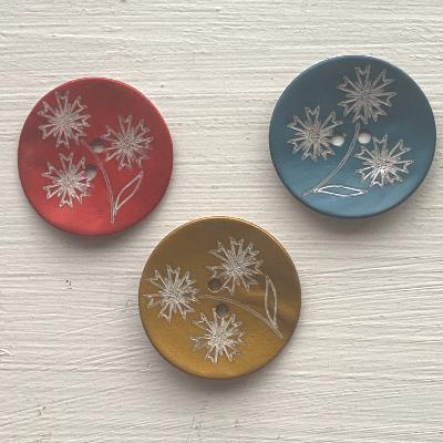 Bouton en nacre avec fleur 