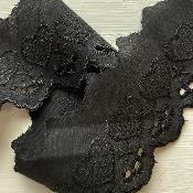 Broderie anglaise coeurs noir