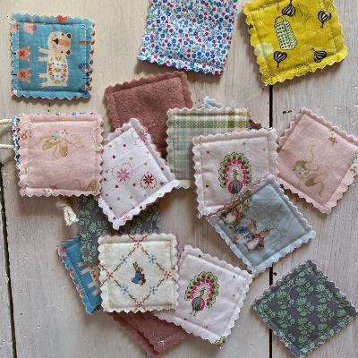 Jeu de memory en tissu famille hérissons