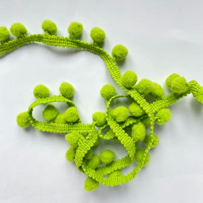 Ruban à pompons verts