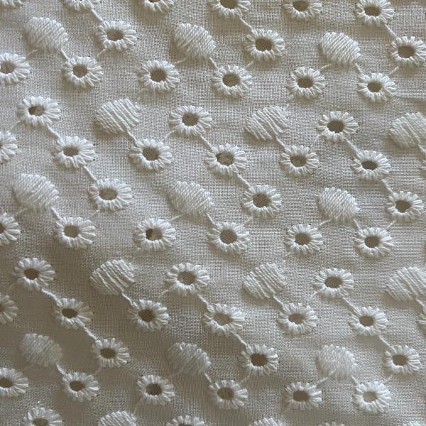 Tissu broderie anglaise blanche
