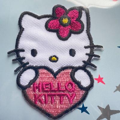 Motif thermocollant Hello Kitty avec coeur