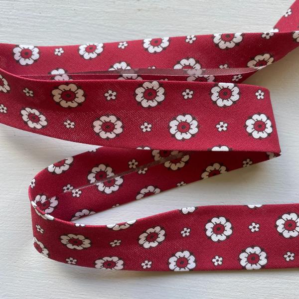 Biais paquerettes fond rouge