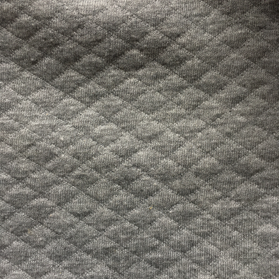 Tissu matelassé gris moyen